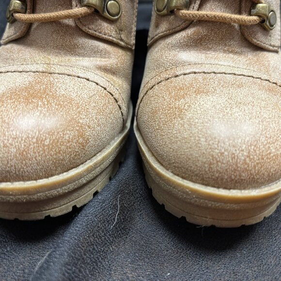 Women's  Size 7 medium Leather Boots - Picture 9 of 11